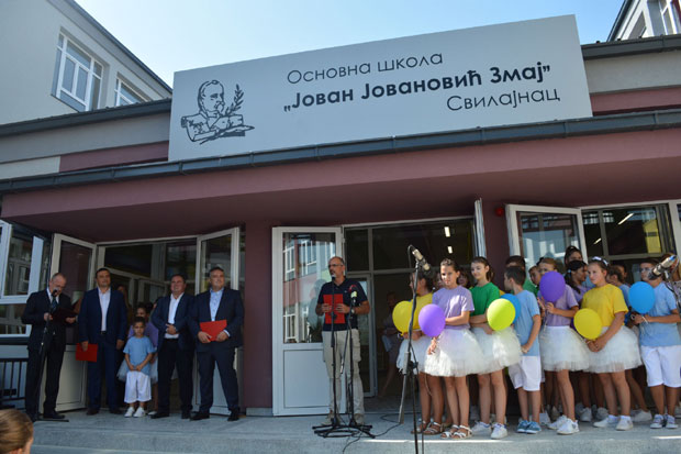 РЕКОНСТРУКЦИЈА ШКОЛЕ У СВИЛАЈНЦУ: Обрадовали чак 1.000 ученика